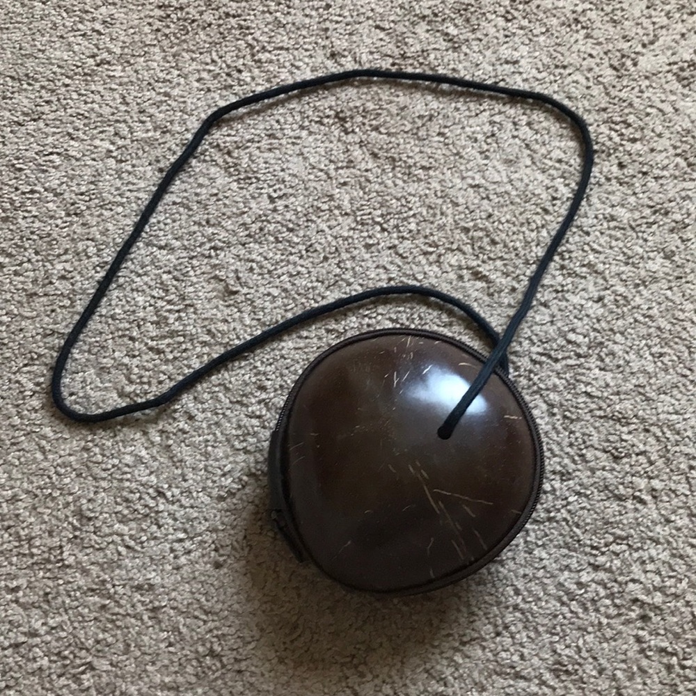 Coconut shell Purse. 🥥